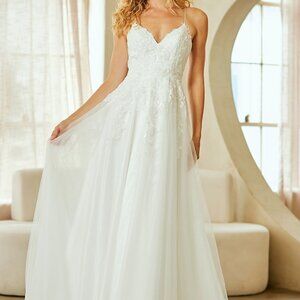 White wedding dress,bridal gown